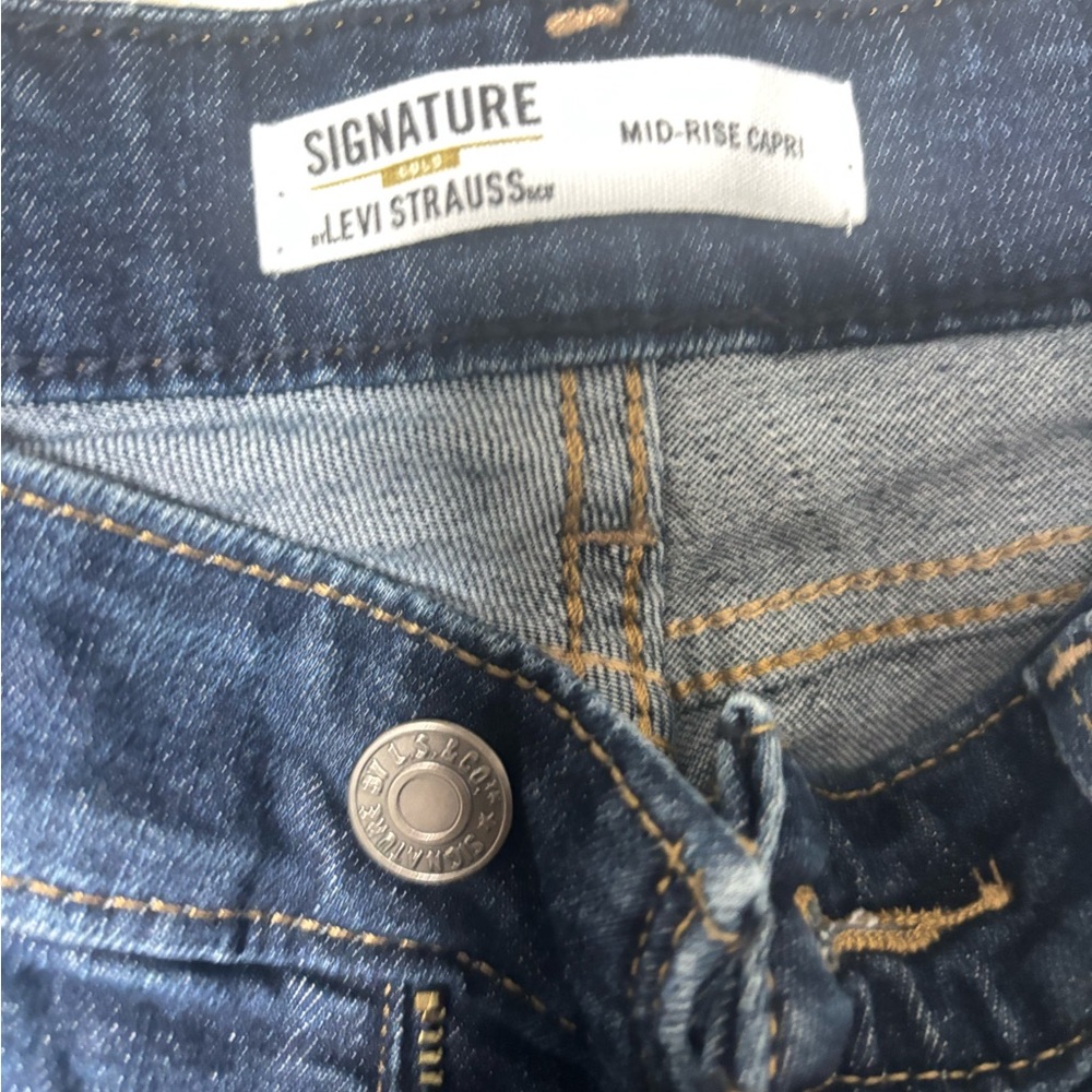 Levi's Signature Mid-Rise Capri Jeans - Dark Blue